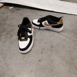 Nike Air Size  7 Youth 