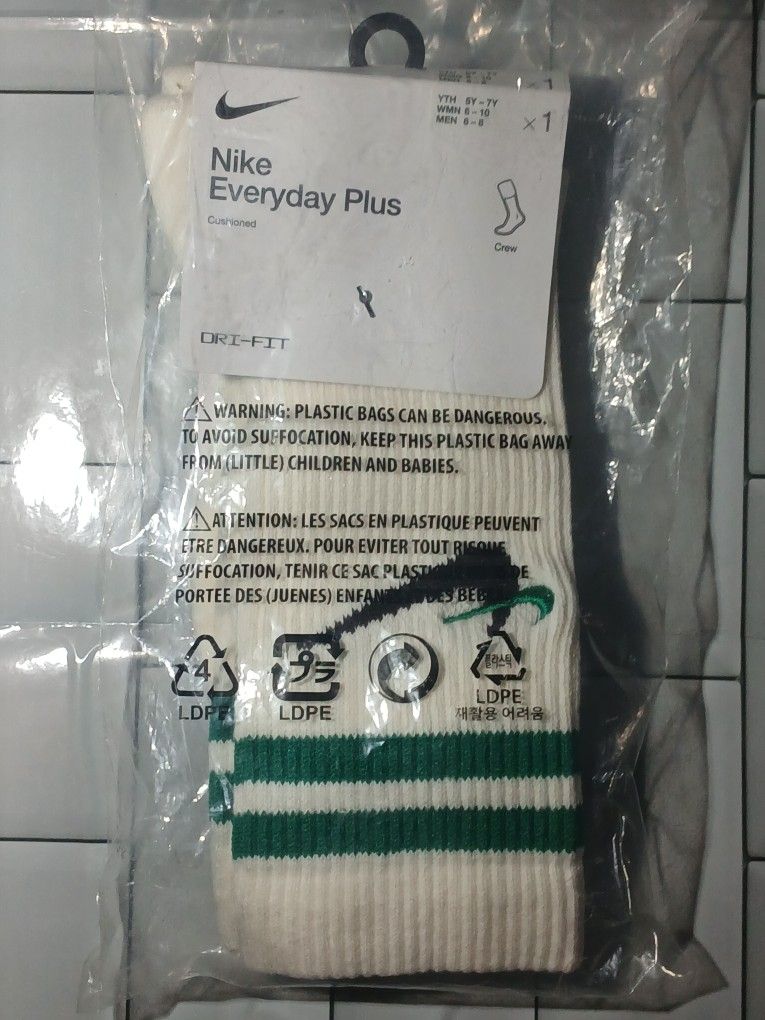 Brand New Sealed Nike Size M Everyday Plus Cushioned Crew Socks Ecru/Green