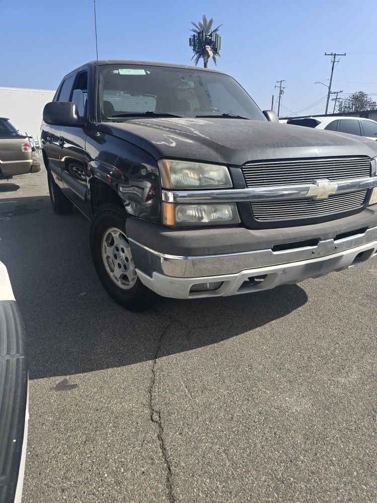 2004 CHEVY AVALANCH 3988