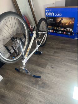 Maxed out modelo throne (frame trade or best offer