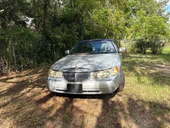 2001 Lincoln Town Car
