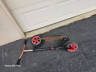 9" folding adult scooter ( H36" x L 26" x D 6.5" ) working great