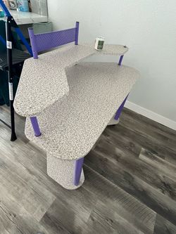 Corner desk