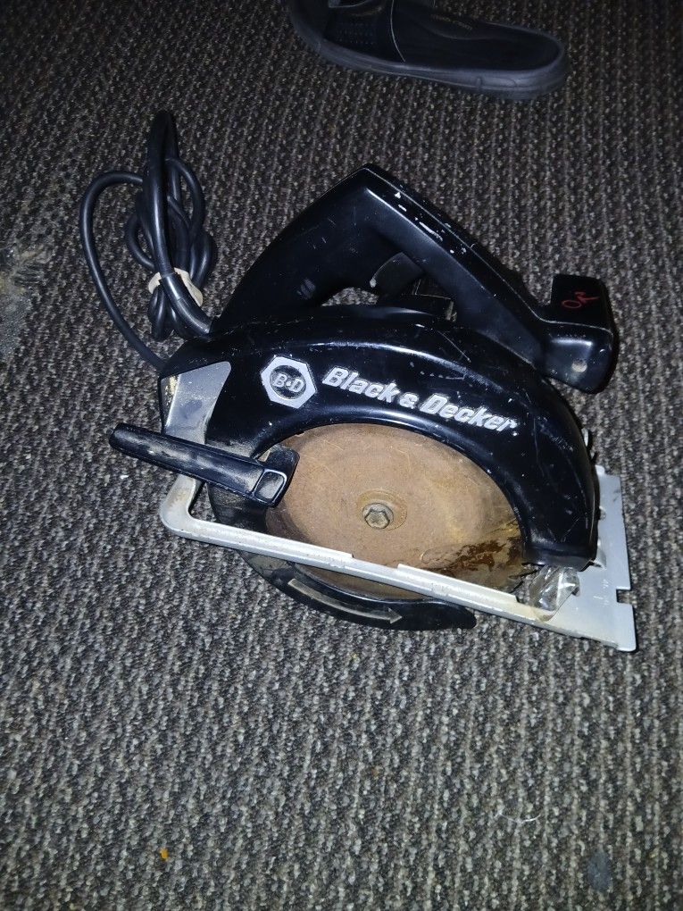 Black & DECKER SAW