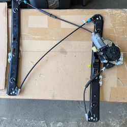 2005 BMW 325I Left Front Window Regulator