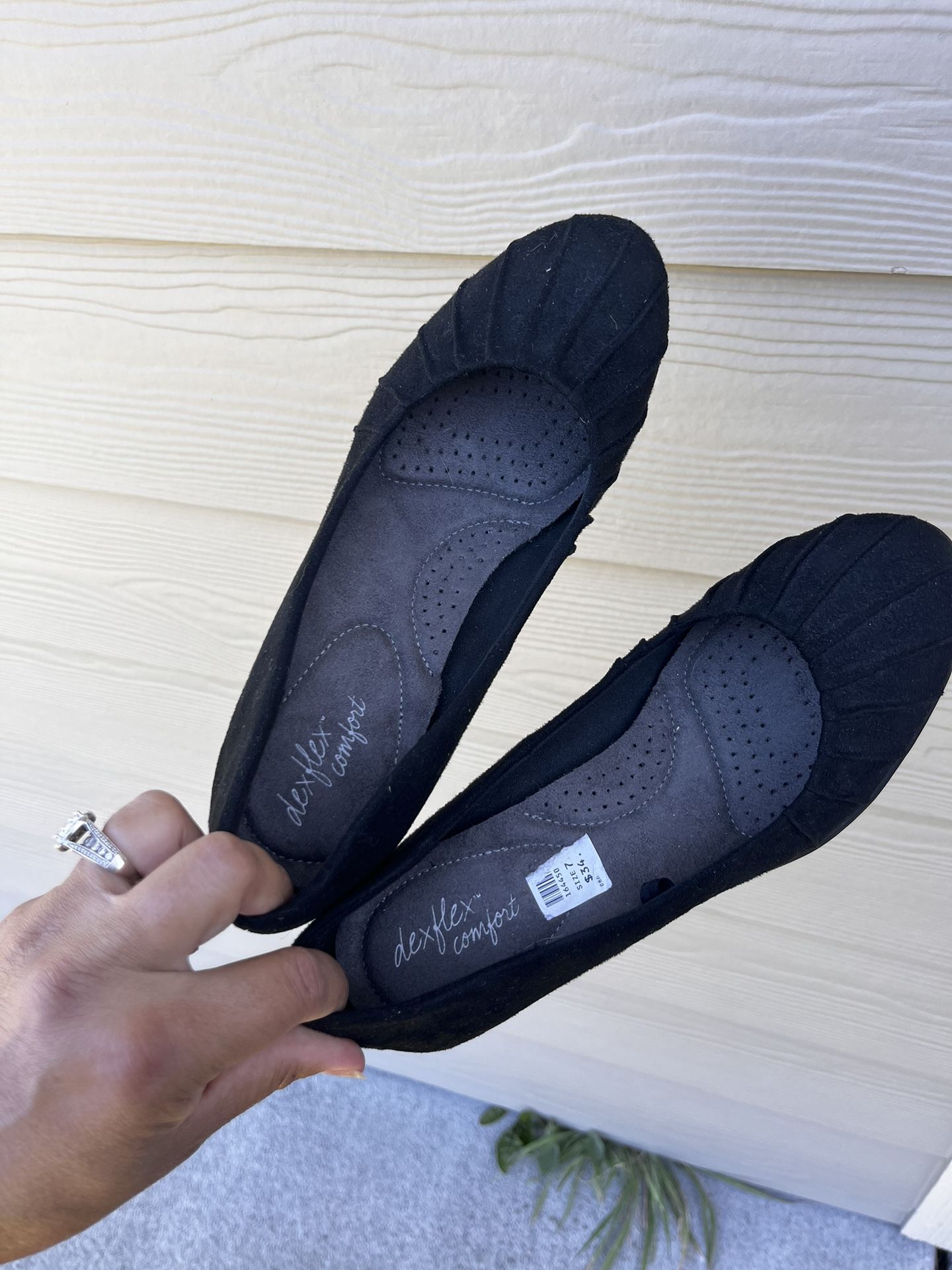 7.5 Nice Black Wedges.