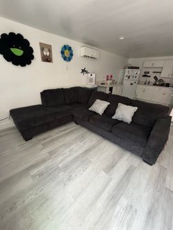 Sectional Couch + pullout bed