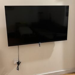 50” TCL Smart TV w Wall Mount 
