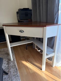 Corner desk