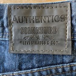Levi’s Strauss Slim Straight Jeans W38 L34. Excellent Shape .$15.