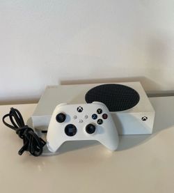 Xbox series S 1TB with console and controller