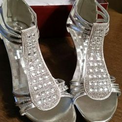 Silver Delicacy Rhinstone Heels Sz 8 