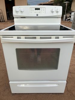 STOVE ELECTRIC KENMORE  EVERTING WORKING VERY CLEAN DELIVERY AND INSTALLATION AVAILABLE