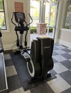 Life Fitness Elevation Series Achieve Elliptical 