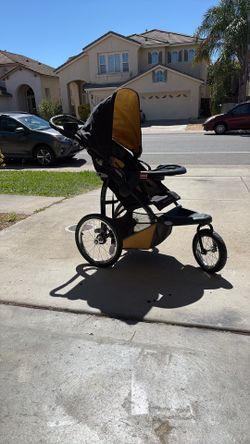 Baby, jogging stroller excellent excellent condition very clean easy to carryand fold