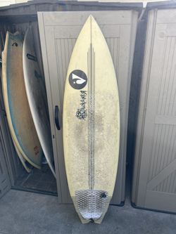 Surfboard 5’11