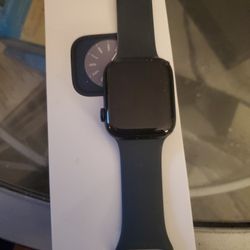 Apple Watch Series 8 – Great Condition, Excellent Deal!