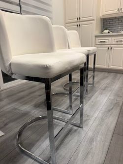 Set of 3 Modern White Faux Leather Bar Stools – Chrome Metal Frame