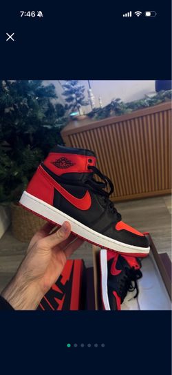 Jordan 1 bred satin size 10M