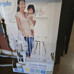 Regale Extra Wide Baby Gate