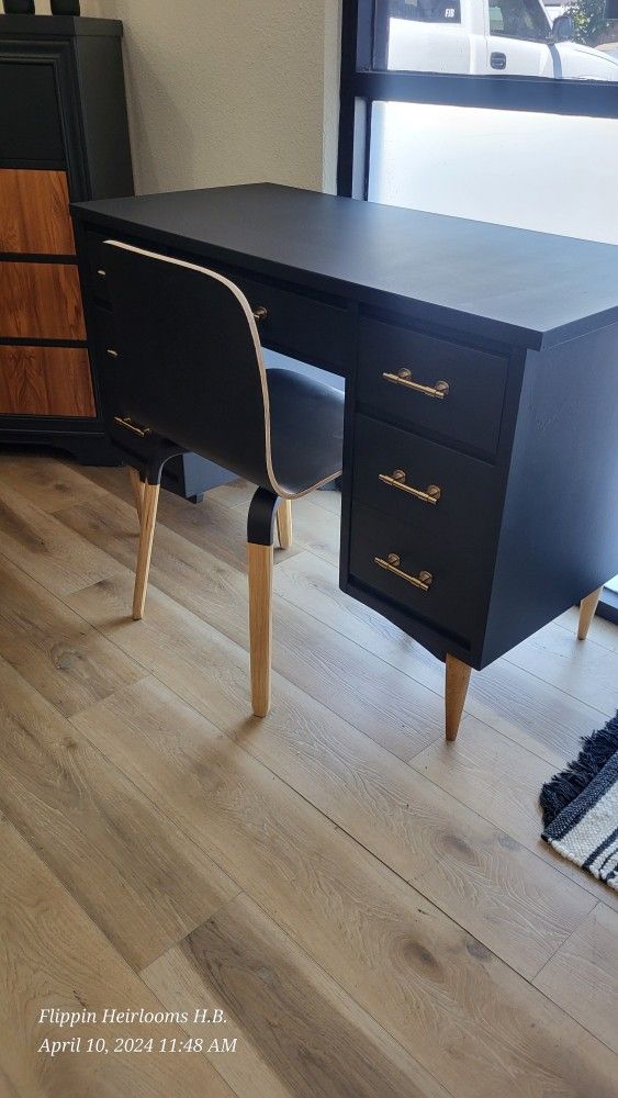 Bassett Mid-century Modern Desk And Chair