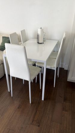 White glass dinning table