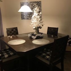 Table/chairs