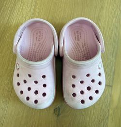 Crocs Sandals water shoes, Pink, size 6 T