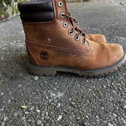 Timberland  Dark Brown Women’s 8 boot 