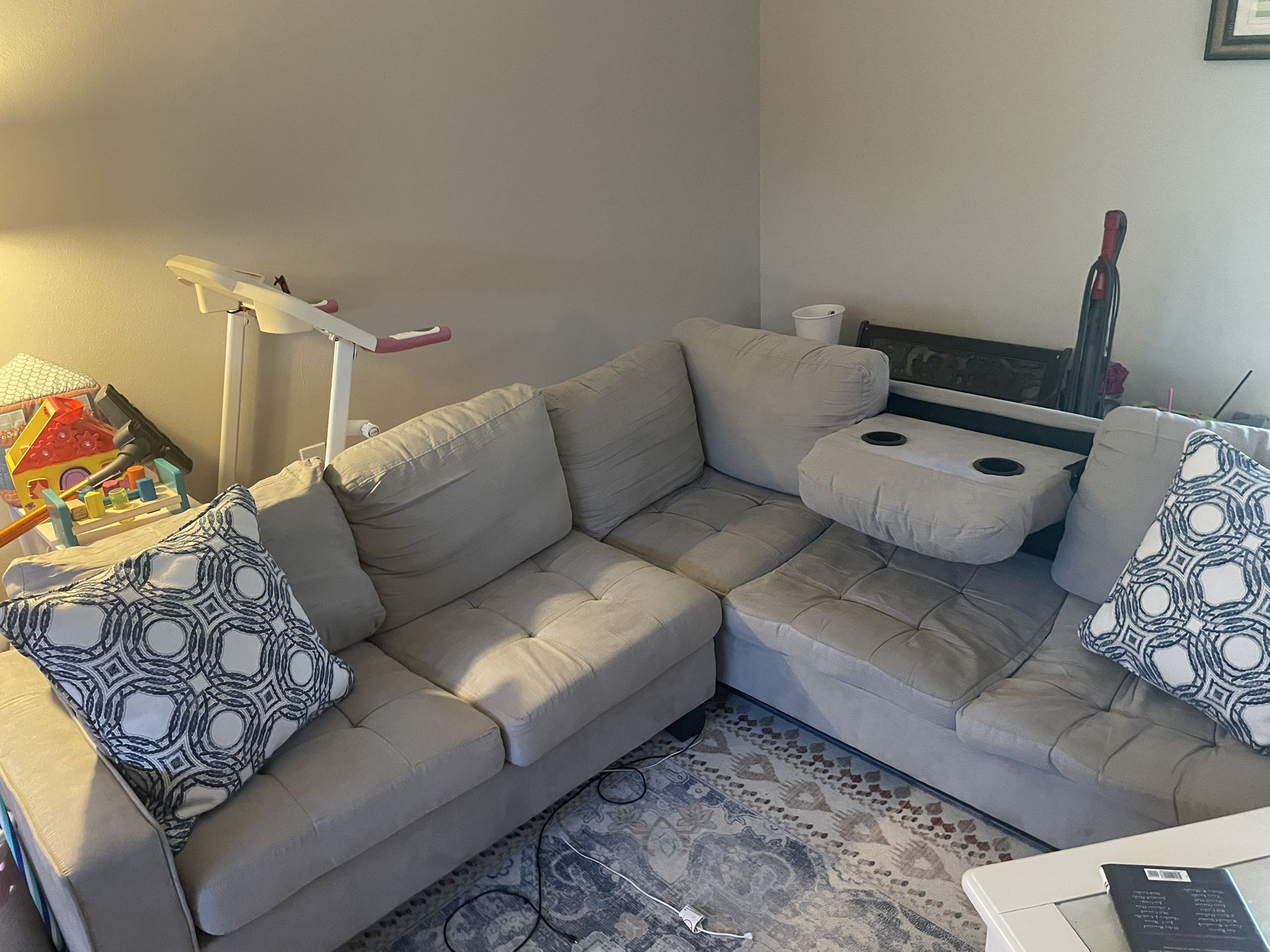 ๐ Gray Sectional Couch w/ Pillows โ Cheap & Must Go! ๐