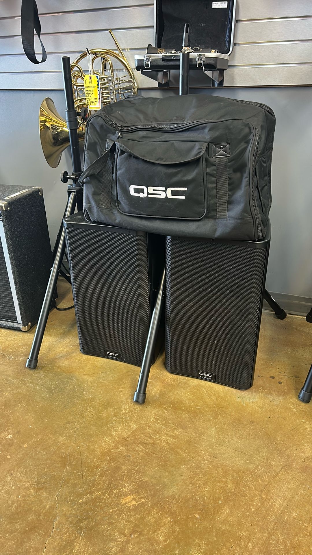 Qs C K2 Series Powered Speakers With Stands And Soft Case