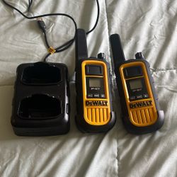 DeWALT Walkie Talkie’s IP-67