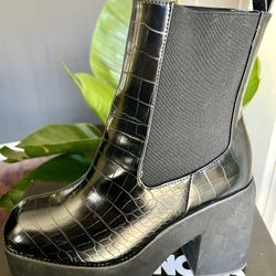 Black Platform Booties -FashionNova