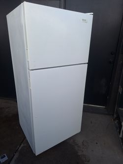 APARTMENT REFRIGERATOR (WORKING CONDITIONS)