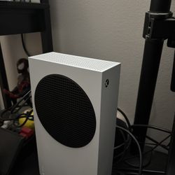 Xbox Series S With headset