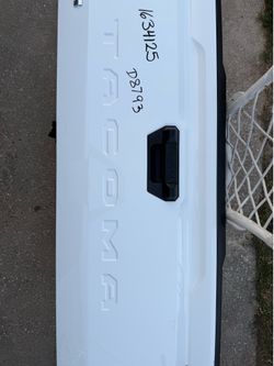 2024-2026 Toyota Tacoma OEM White Tailgate Complete Manual Power Lock