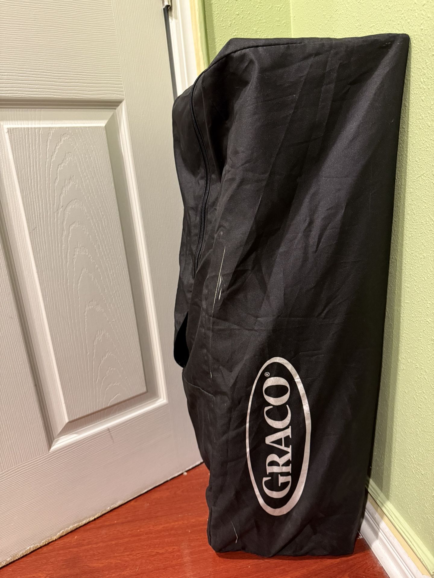 Pre-owned Graco Pack N Play