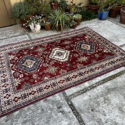 Area Rug – Approx. 5'7" x 8'5" - Vintage 