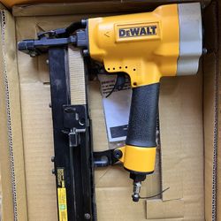 Dewalt Pneumatic 16 Ga Wide Crown Lathing Stapler 