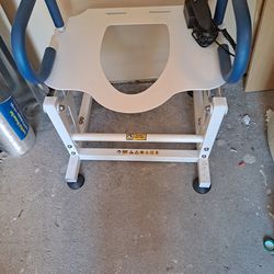 Lightly Used And Assembled Mcombo Electric Toilet Seat Lift