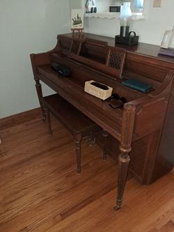 Story &Clark piano