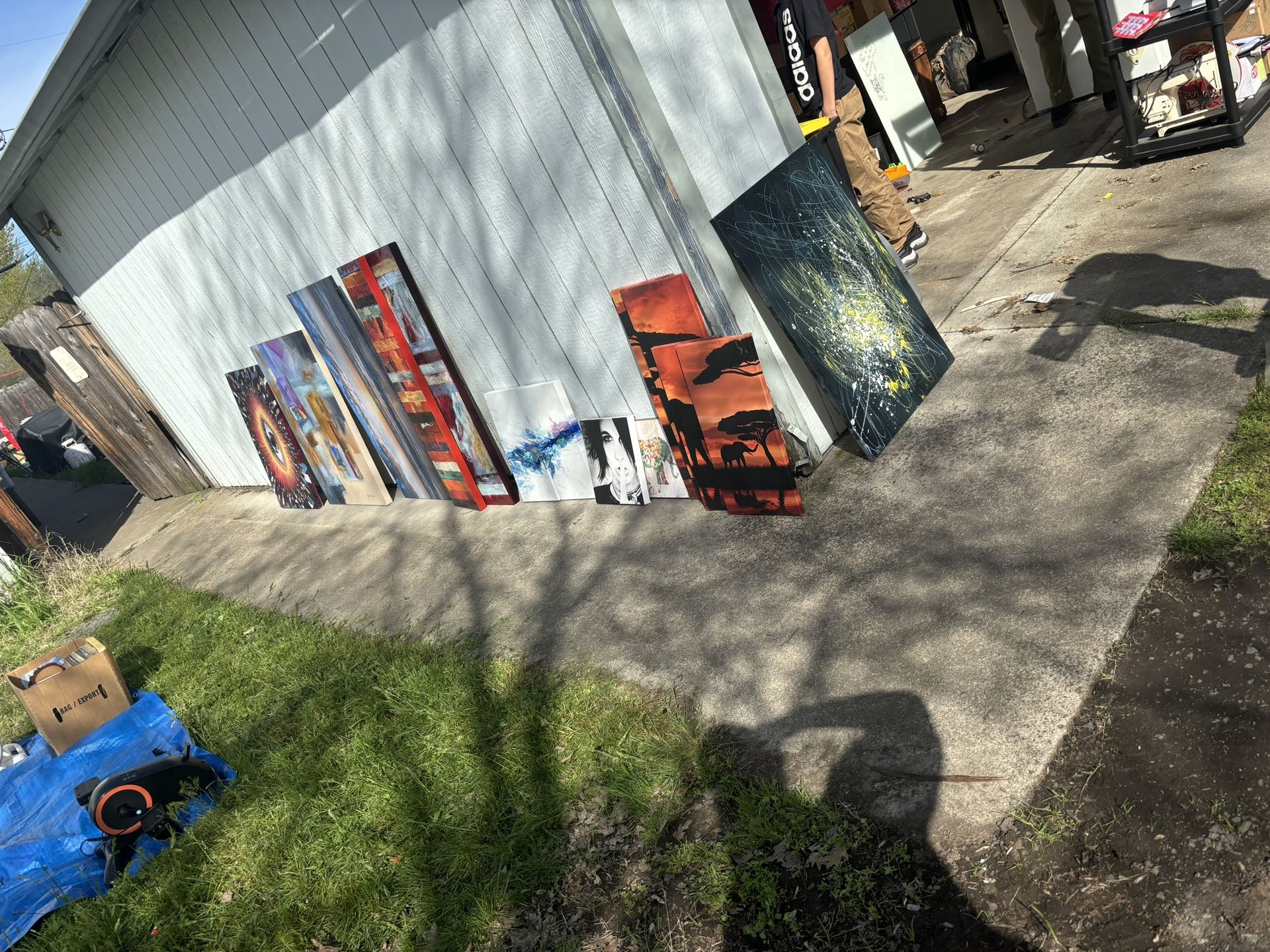 Moving sale