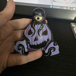Octogwin ("Goth" variant) figure for October Toys "Gwin" series