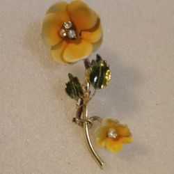 Vintage Flower Brooch. Coro 