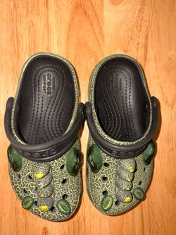 Toddler crocs 9c child size