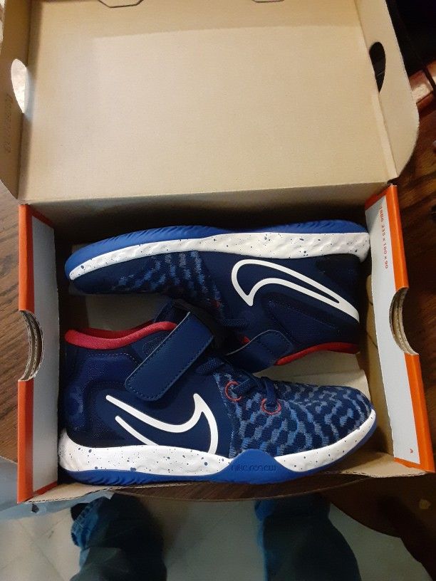 Kids Shoes Size 13C