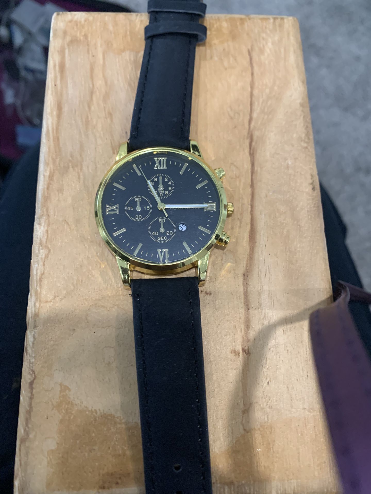 MENS BLACK&GOLD GENEVA  WATCH