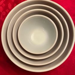 4 CLASSIC PYREX BOWLS VINTAGE!!