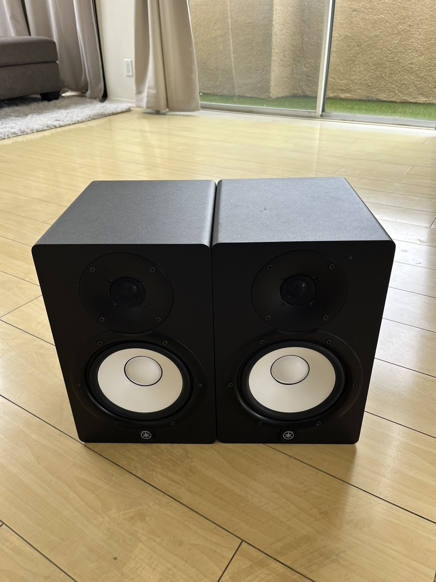 Black Yamaha HS7’s