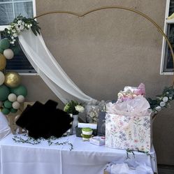 Large Metal Heart Shape Arch Stand 